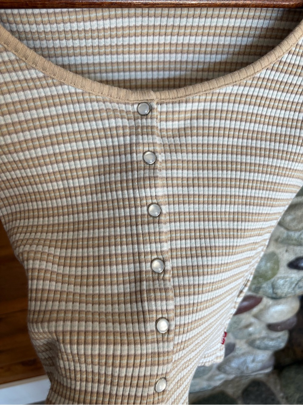 Levi’s Ribbed Snap Front Baby Tee Beige/Light Blue Stripe Size Small 90s inspo - Picture 7 of 9